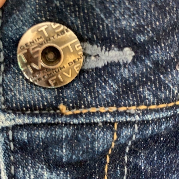 T5 Stretch Blue Denim Distressed Cut Off Shorts Cuffed Hem Sz 7 Juniors - Picture 8 of 9